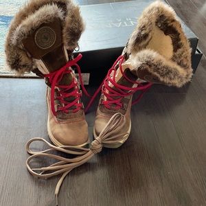 Professionally cleaned Santana Canada winter boots